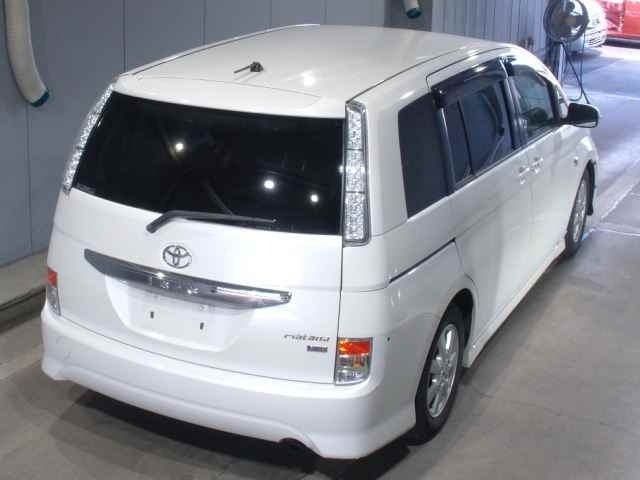 2013 TOYOTA ISIS